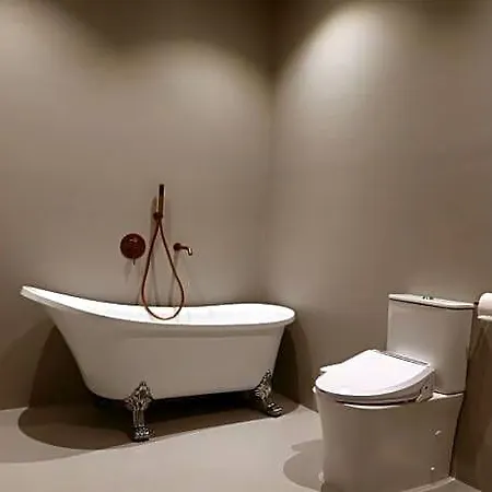 Nuit Hotel
